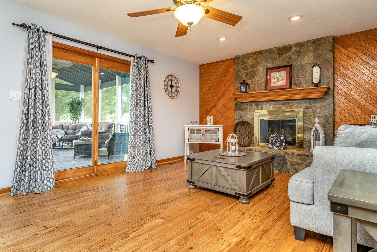17962 OLD BARN LN, ELKTON, Virginia 22827, 4 Bedrooms Bedrooms, ,2 BathroomsBathrooms,Residential,17962 OLD BARN LN,665968 MLS # 665968