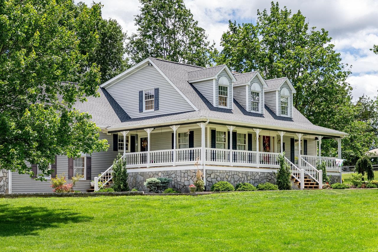 17962 OLD BARN LN, ELKTON, Virginia 22827, 4 Bedrooms Bedrooms, ,2 BathroomsBathrooms,Residential,17962 OLD BARN LN,665968 MLS # 665968
