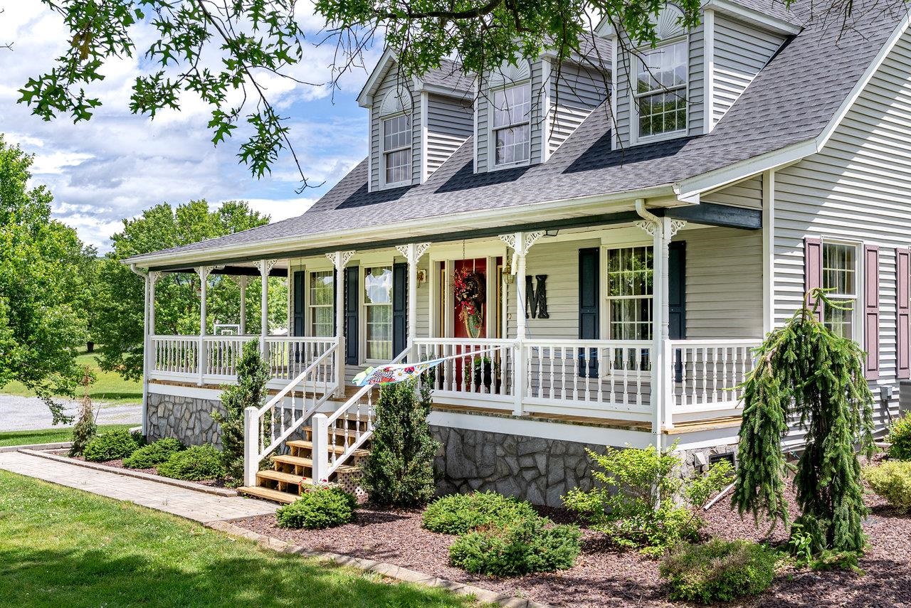 17962 OLD BARN LN, ELKTON, Virginia 22827, 4 Bedrooms Bedrooms, ,2 BathroomsBathrooms,Residential,17962 OLD BARN LN,665968 MLS # 665968