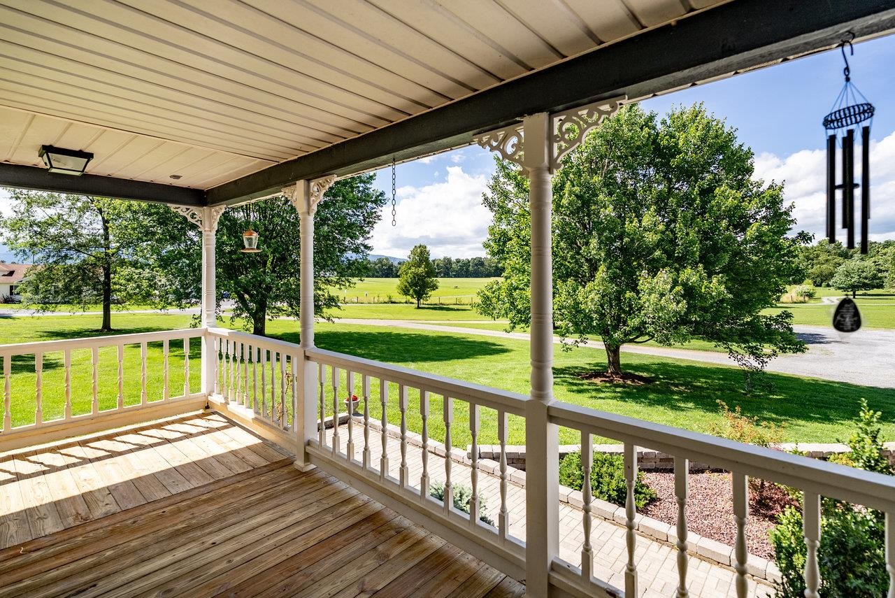 17962 OLD BARN LN, ELKTON, Virginia 22827, 4 Bedrooms Bedrooms, ,2 BathroomsBathrooms,Residential,17962 OLD BARN LN,665968 MLS # 665968