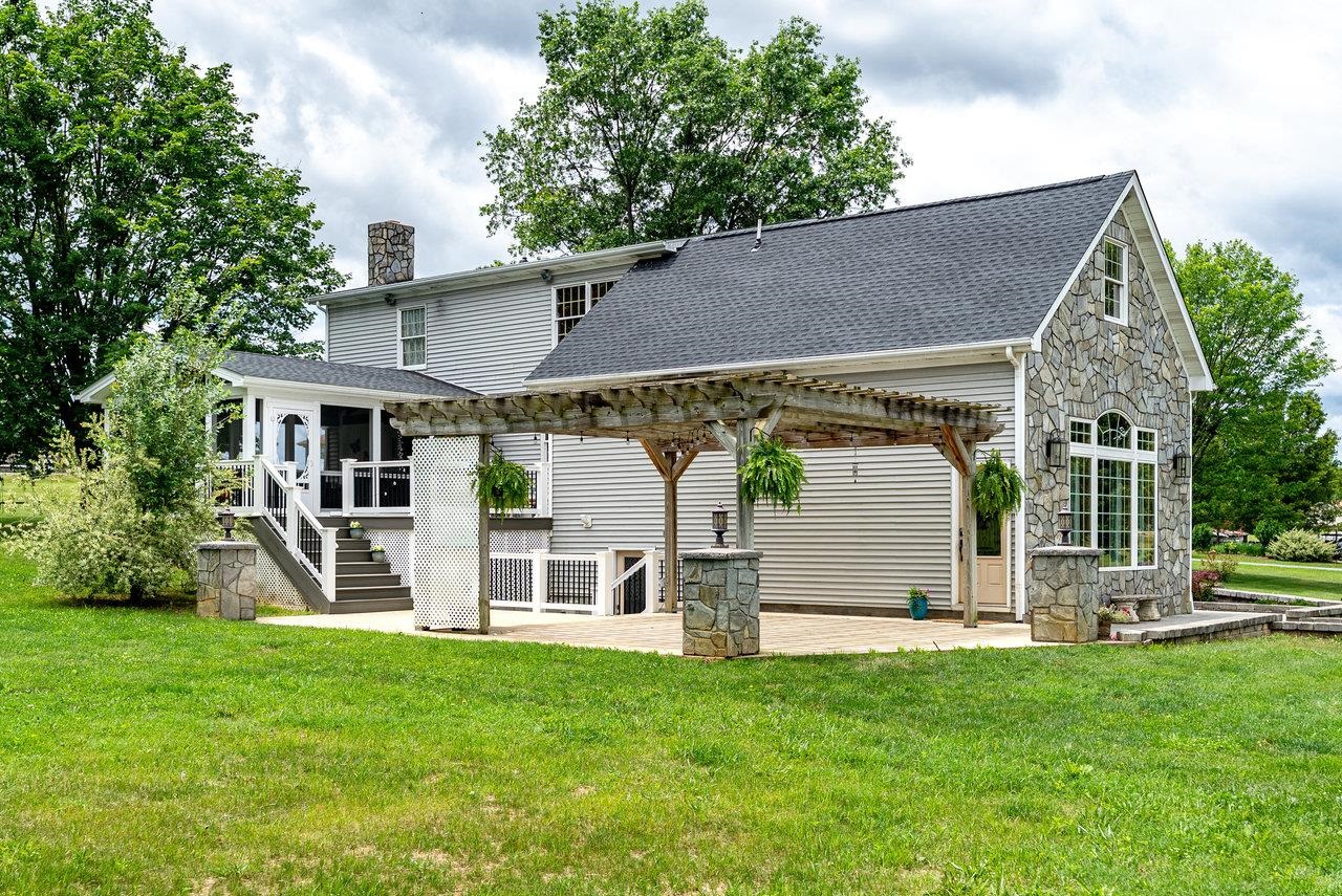 17962 OLD BARN LN, ELKTON, Virginia 22827, 4 Bedrooms Bedrooms, ,2 BathroomsBathrooms,Residential,17962 OLD BARN LN,665968 MLS # 665968