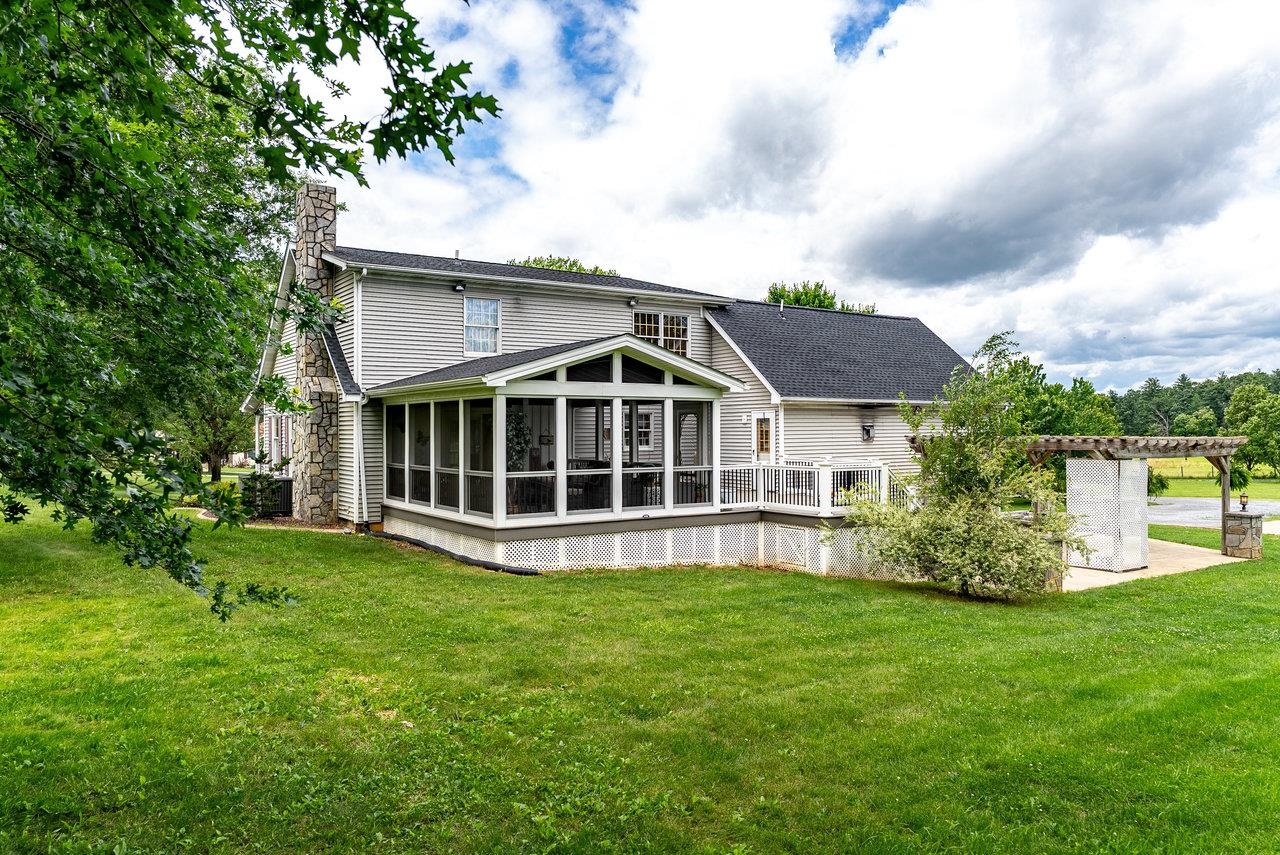 17962 OLD BARN LN, ELKTON, Virginia 22827, 4 Bedrooms Bedrooms, ,2 BathroomsBathrooms,Residential,17962 OLD BARN LN,665968 MLS # 665968