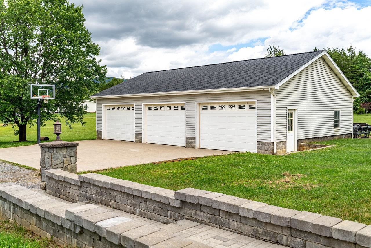 17962 OLD BARN LN, ELKTON, Virginia 22827, 4 Bedrooms Bedrooms, ,2 BathroomsBathrooms,Residential,17962 OLD BARN LN,665968 MLS # 665968