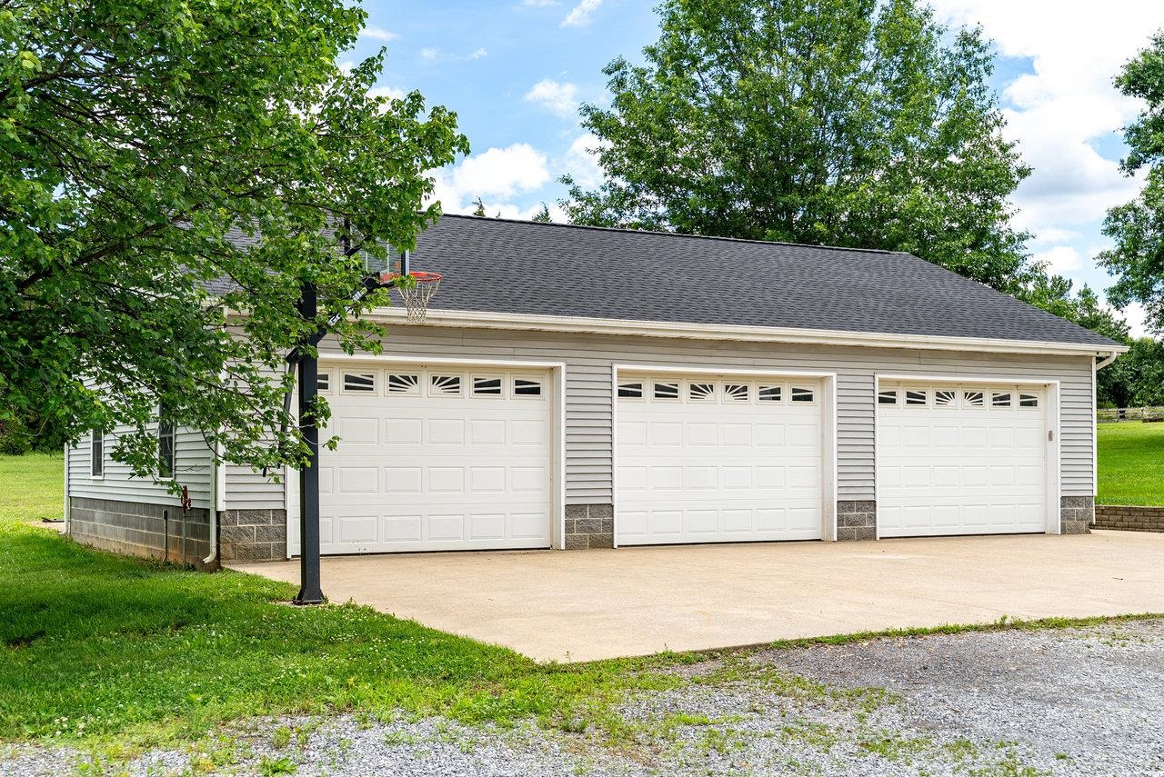 17962 OLD BARN LN, ELKTON, Virginia 22827, 4 Bedrooms Bedrooms, ,2 BathroomsBathrooms,Residential,17962 OLD BARN LN,665968 MLS # 665968