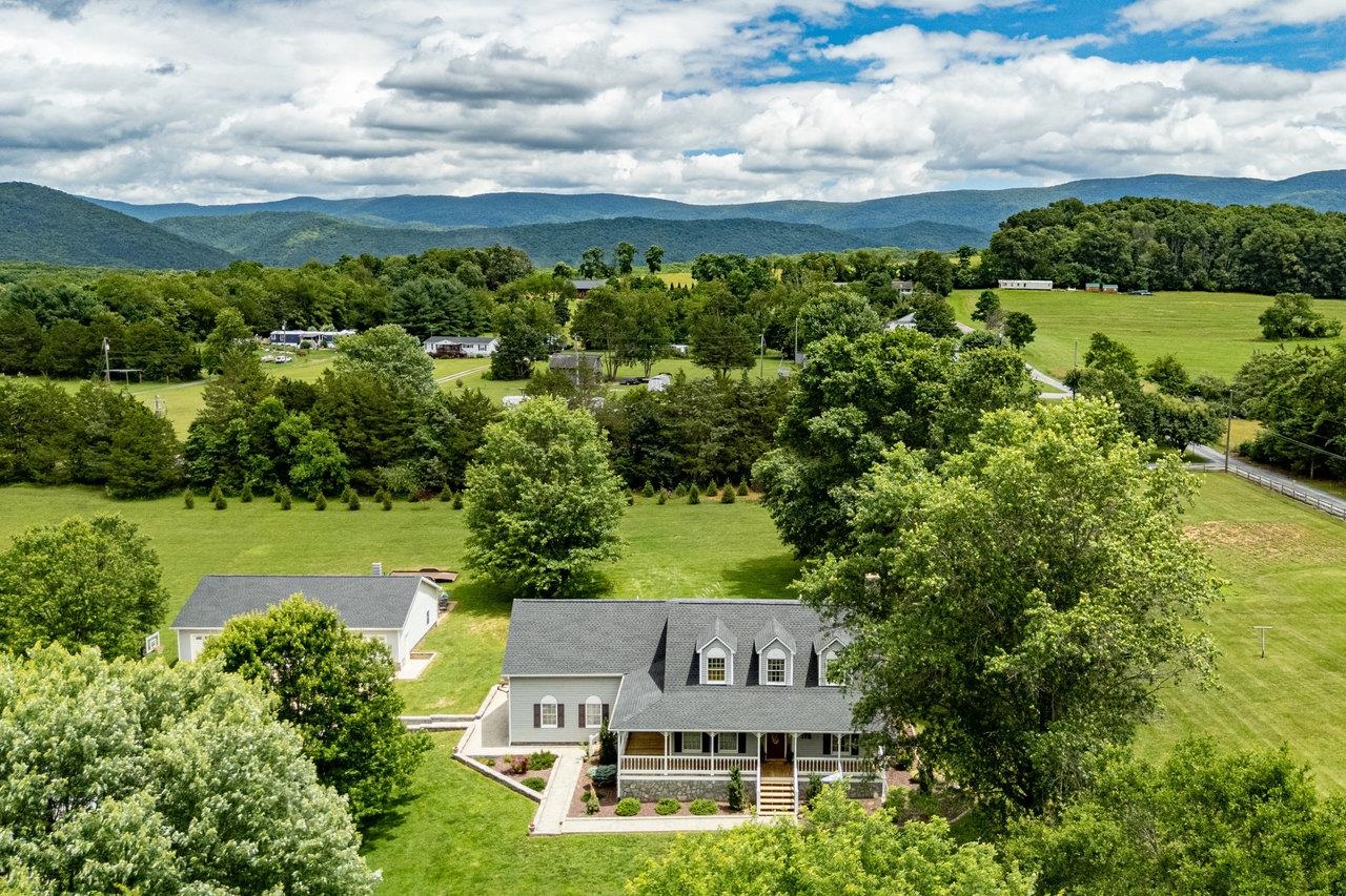 17962 OLD BARN LN, ELKTON, Virginia 22827, 4 Bedrooms Bedrooms, ,2 BathroomsBathrooms,Residential,17962 OLD BARN LN,665968 MLS # 665968