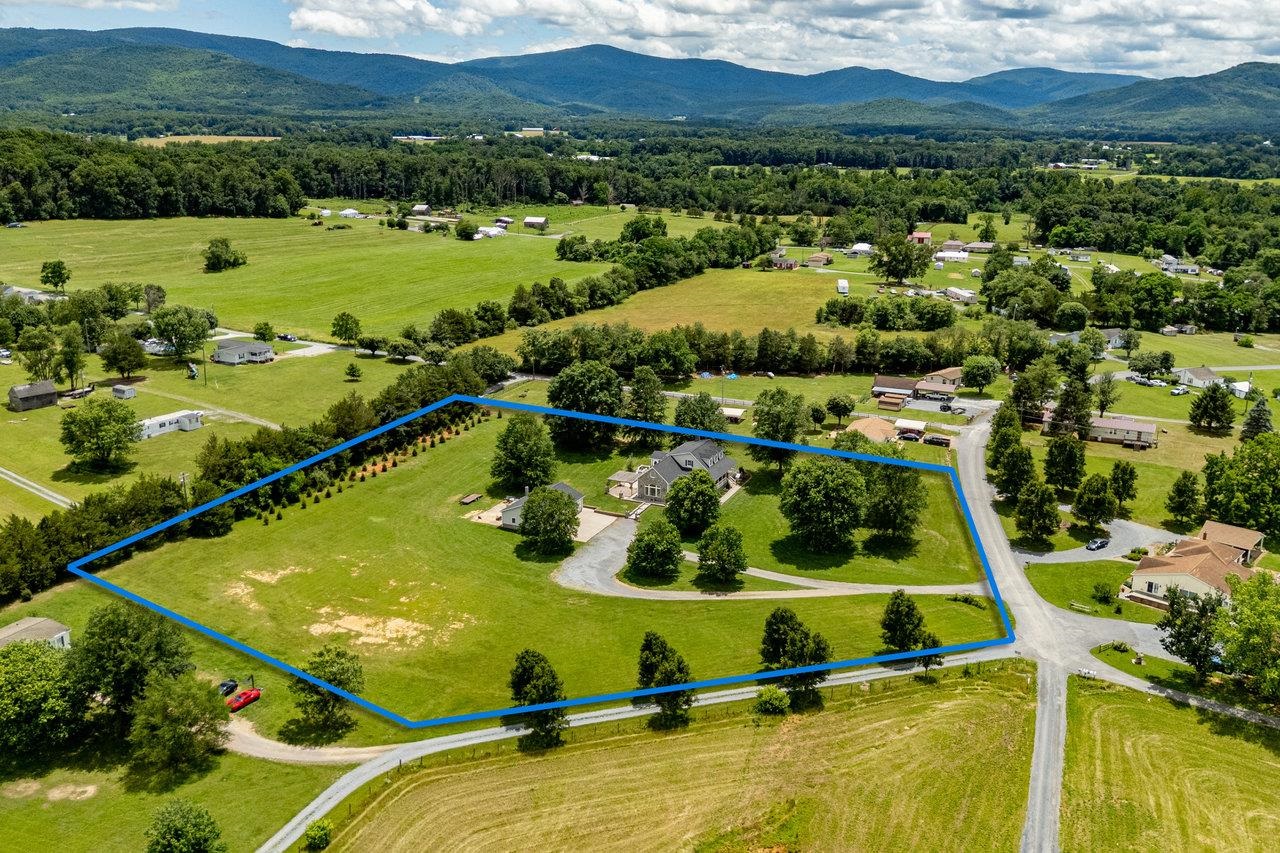 17962 OLD BARN LN, ELKTON, Virginia 22827, 4 Bedrooms Bedrooms, ,2 BathroomsBathrooms,Residential,17962 OLD BARN LN,665968 MLS # 665968