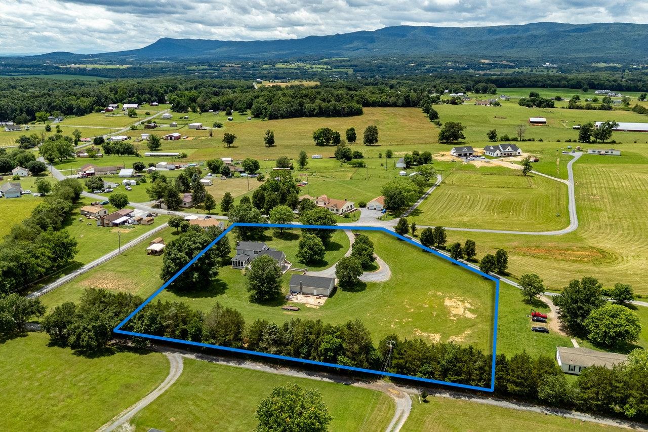 17962 OLD BARN LN, ELKTON, Virginia 22827, 4 Bedrooms Bedrooms, ,2 BathroomsBathrooms,Residential,17962 OLD BARN LN,665968 MLS # 665968