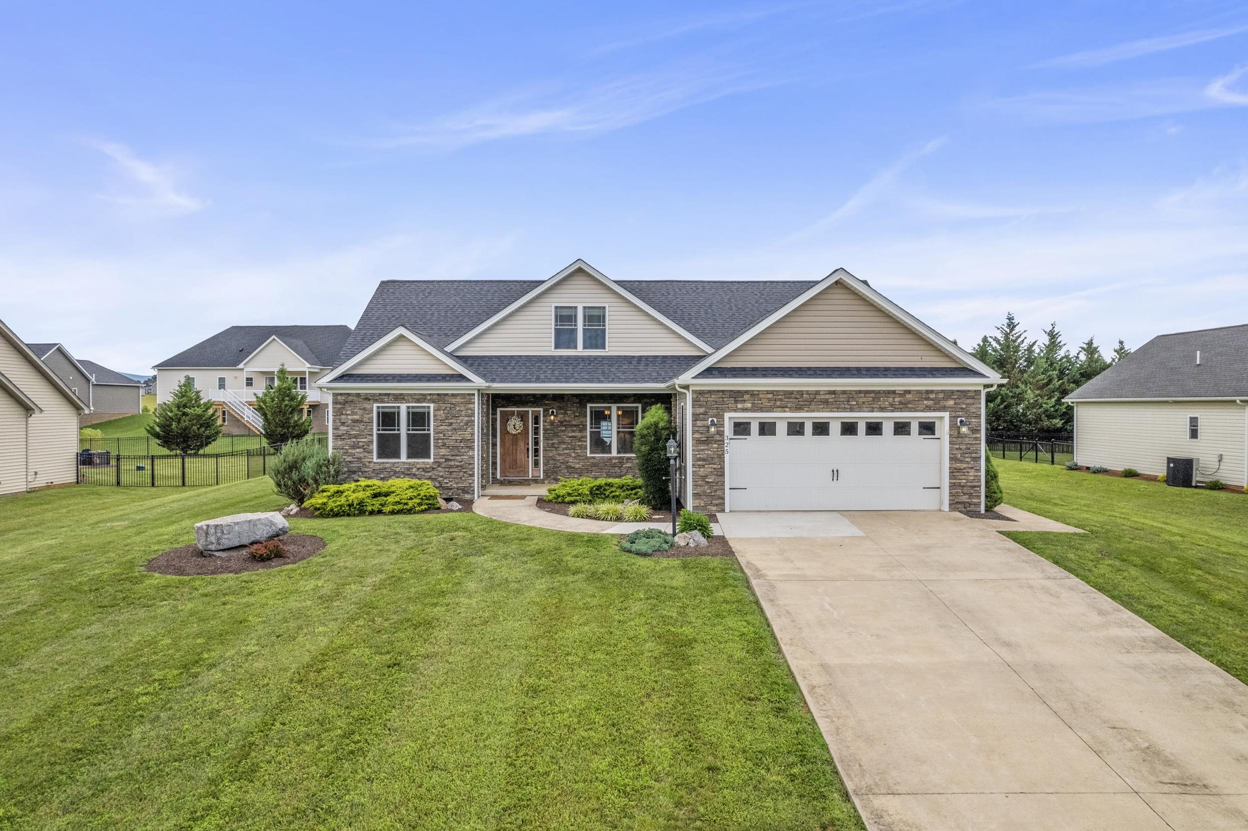 325 PETROS DR, WAYNESBORO, Virginia 22980, 3 Bedrooms Bedrooms, ,2 BathroomsBathrooms,Residential,325 PETROS DR,665993 MLS # 665993