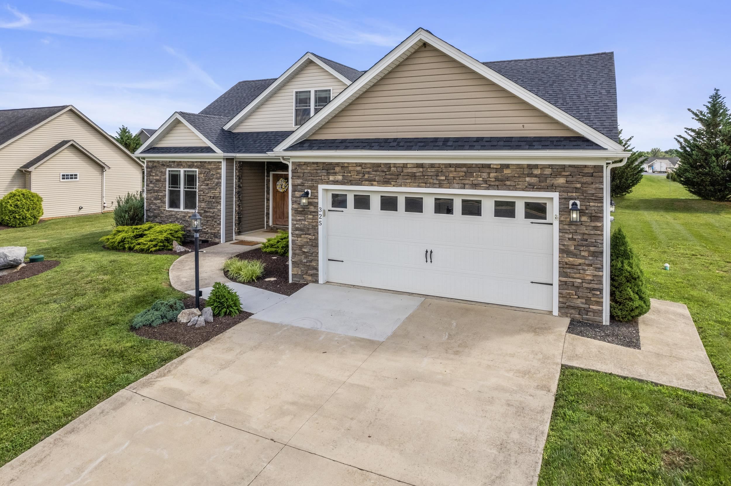 325 PETROS DR, WAYNESBORO, Virginia 22980, 3 Bedrooms Bedrooms, ,2 BathroomsBathrooms,Residential,325 PETROS DR,665993 MLS # 665993