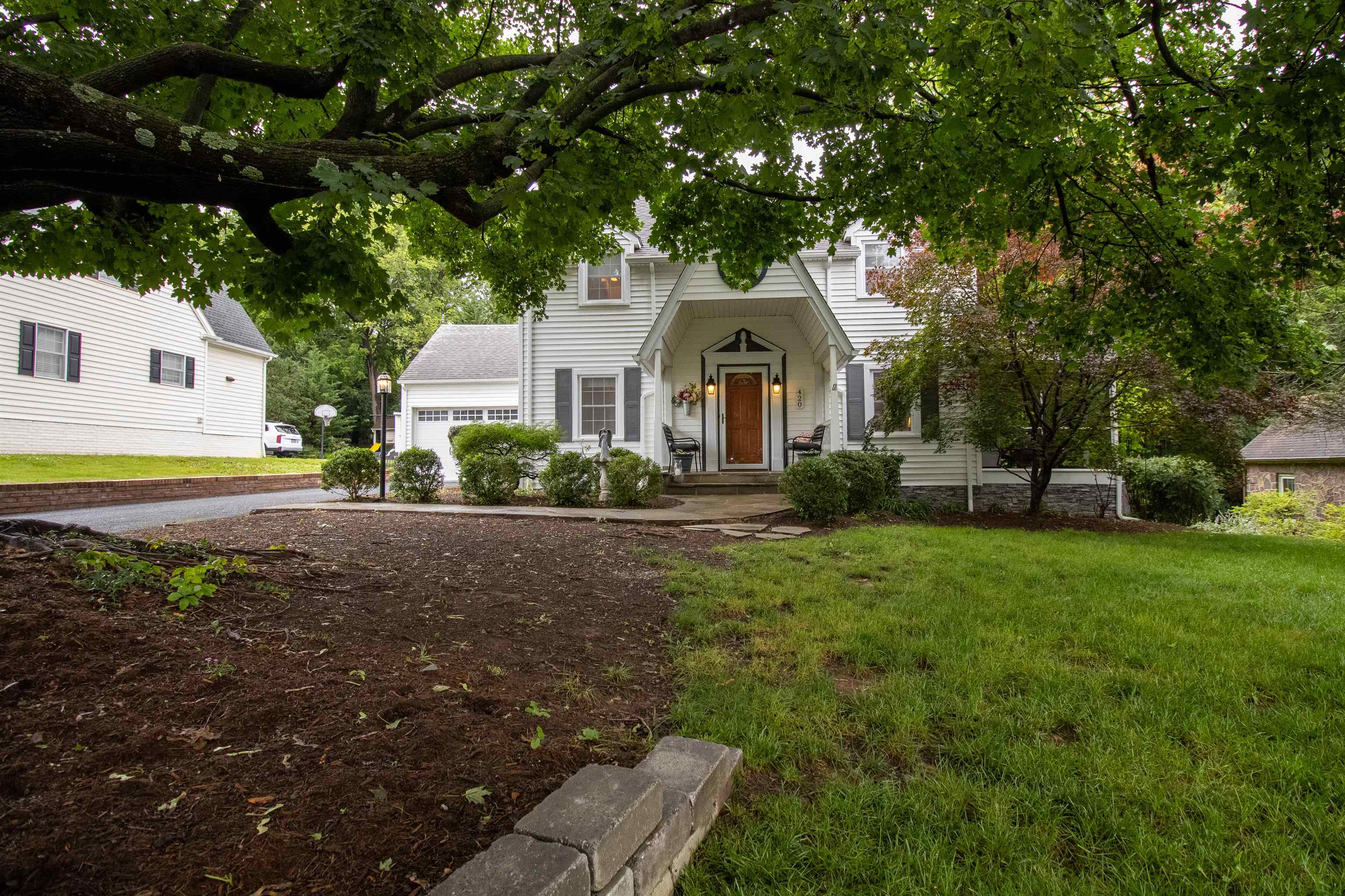 420 COLLEGE CIR, STAUNTON, Virginia 24401, 4 Bedrooms Bedrooms, ,3 BathroomsBathrooms,Residential,420 COLLEGE CIR,665994 MLS # 665994
