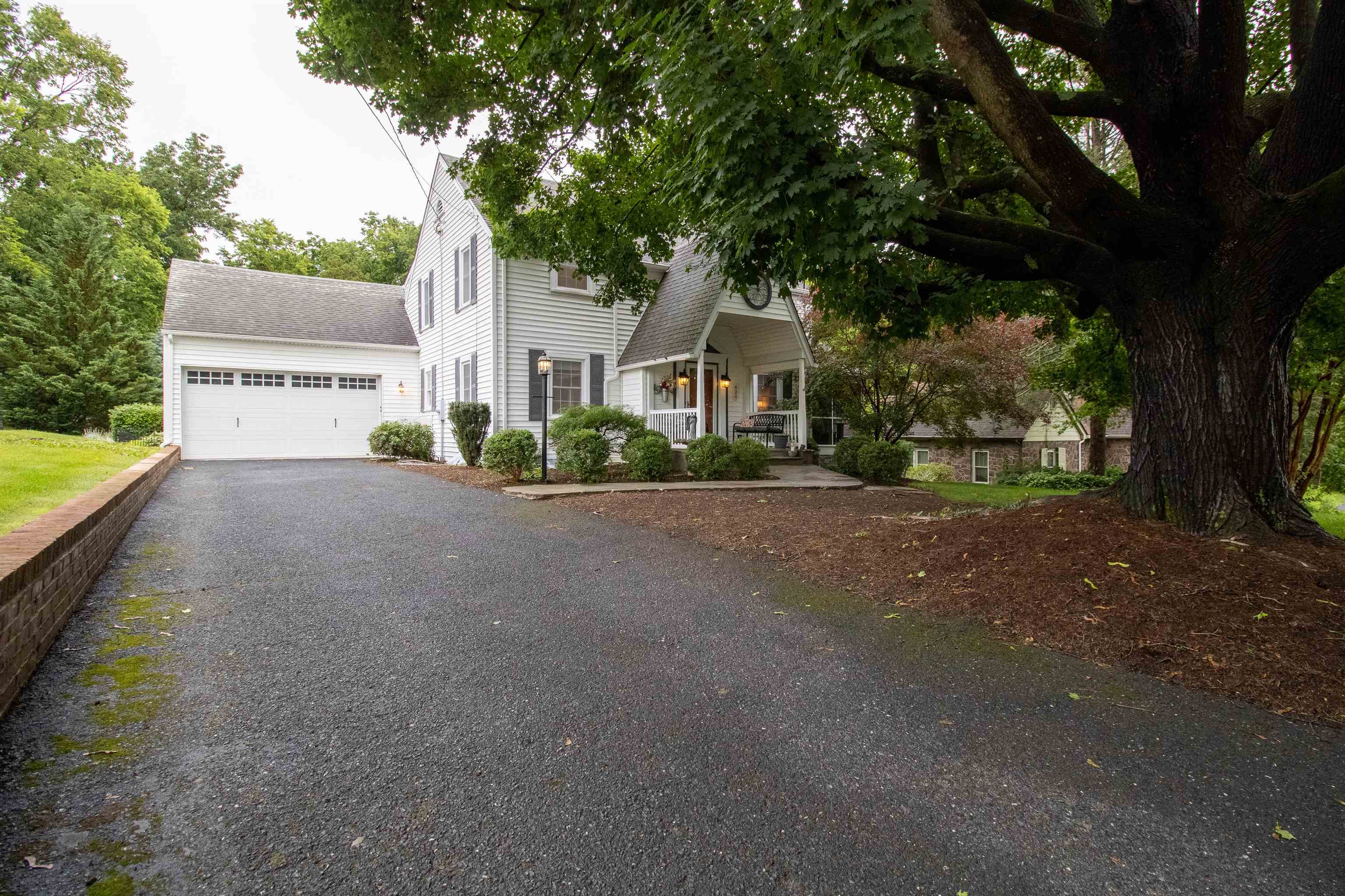 420 COLLEGE CIR, STAUNTON, Virginia 24401, 4 Bedrooms Bedrooms, ,3 BathroomsBathrooms,Residential,420 COLLEGE CIR,665994 MLS # 665994