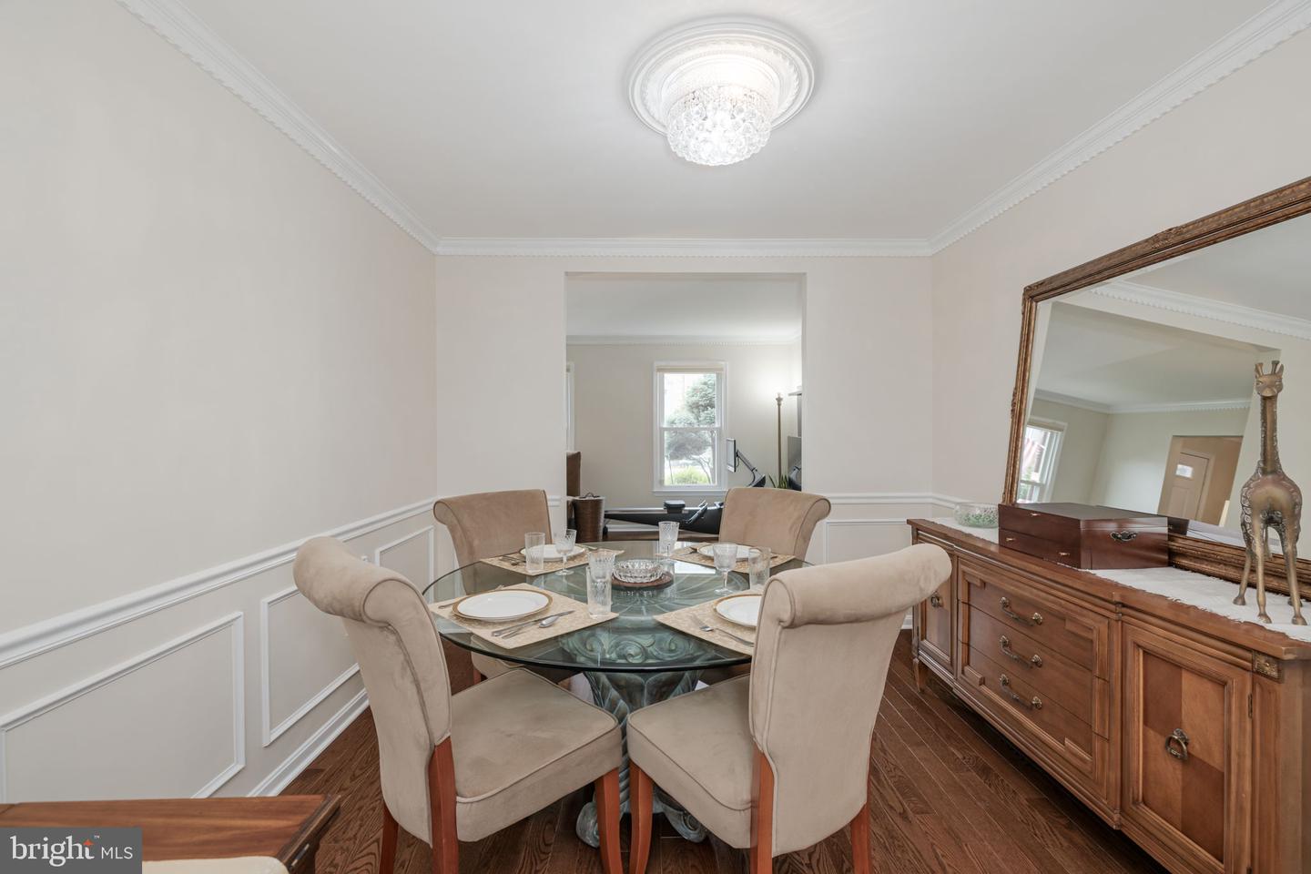 6005 SOUTHWARD WAY, ALEXANDRIA, Virginia 22315, 3 Bedrooms Bedrooms, ,3 BathroomsBathrooms,Residential,For sale,6005 SOUTHWARD WAY,VAFX2239526 MLS # VAFX2239526