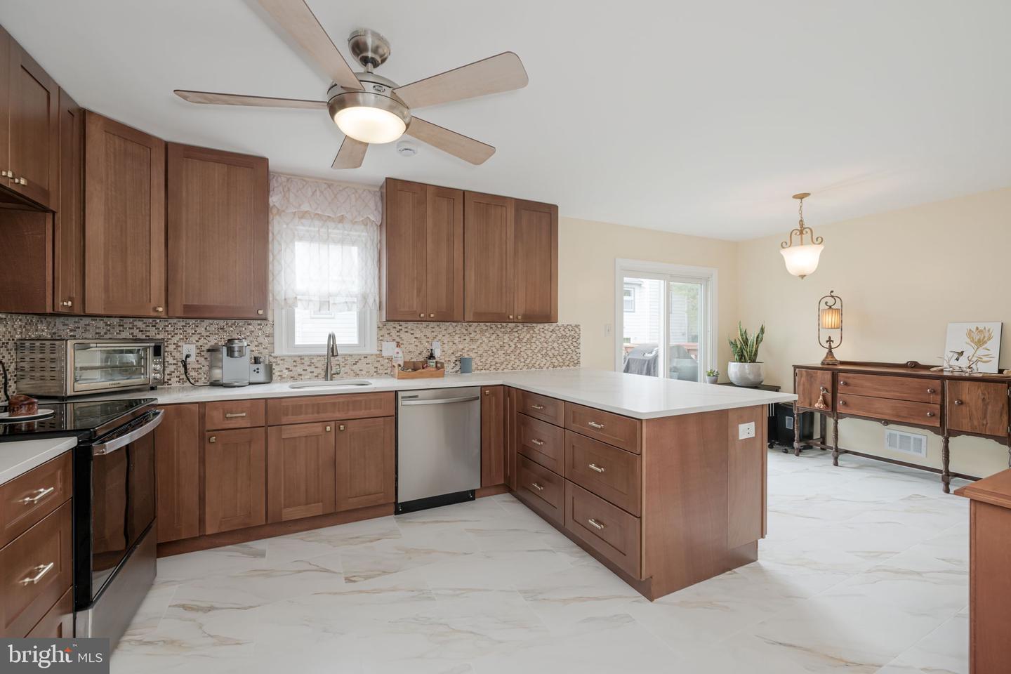 6005 SOUTHWARD WAY, ALEXANDRIA, Virginia 22315, 3 Bedrooms Bedrooms, ,3 BathroomsBathrooms,Residential,For sale,6005 SOUTHWARD WAY,VAFX2239526 MLS # VAFX2239526