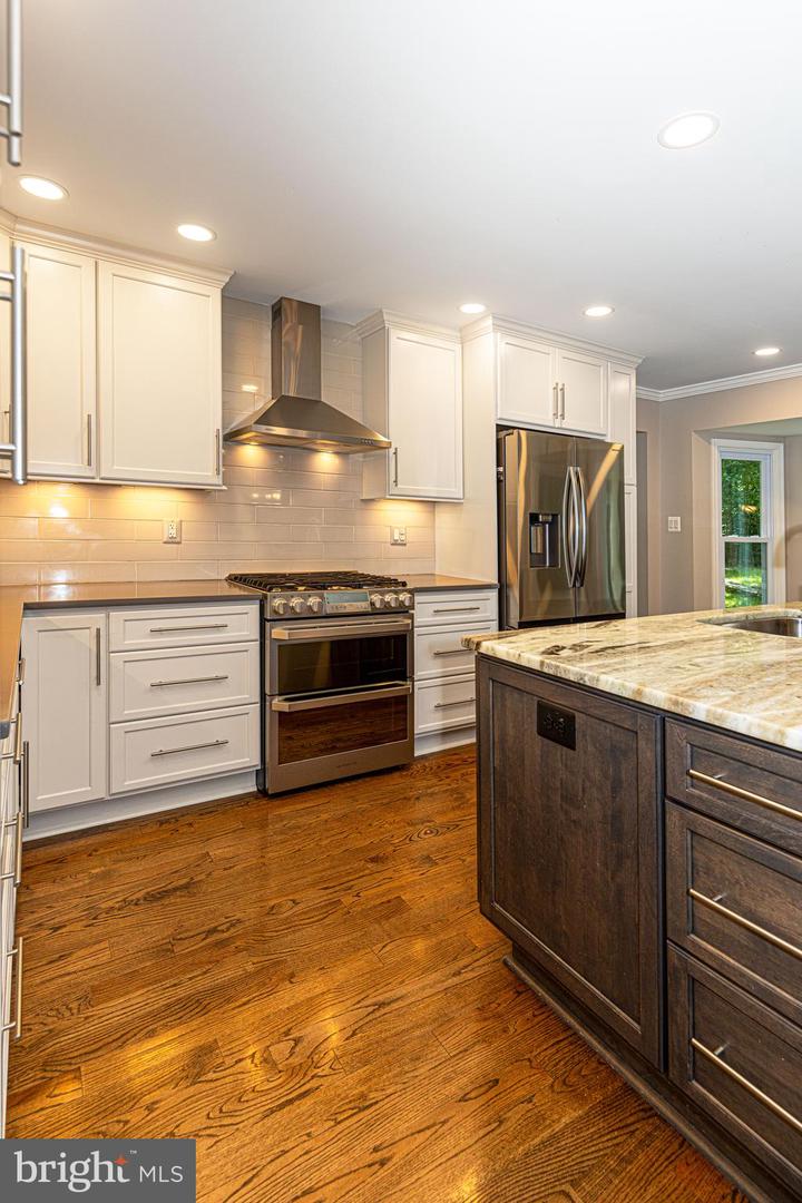 9707 S PARK CIR, FAIRFAX STATION, Virginia 22039, 5 Bedrooms Bedrooms, ,3 BathroomsBathrooms,Residential,For sale,9707 S PARK CIR,VAFX2240332 MLS # VAFX2240332
