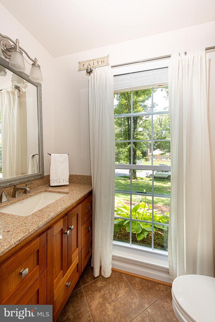 9707 S PARK CIR, FAIRFAX STATION, Virginia 22039, 5 Bedrooms Bedrooms, ,3 BathroomsBathrooms,Residential,For sale,9707 S PARK CIR,VAFX2240332 MLS # VAFX2240332