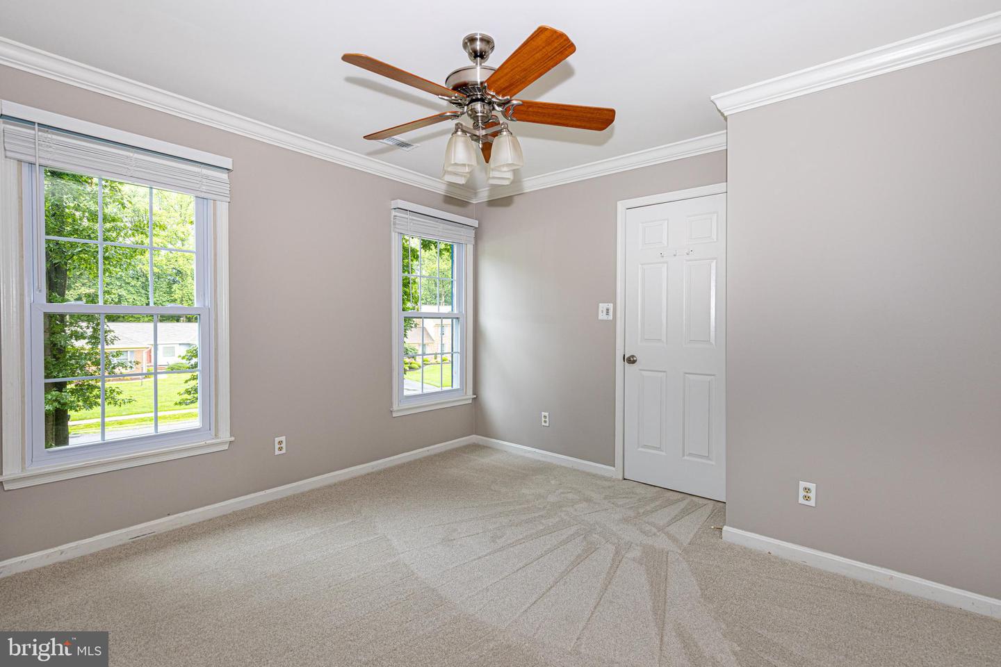 9707 S PARK CIR, FAIRFAX STATION, Virginia 22039, 5 Bedrooms Bedrooms, ,3 BathroomsBathrooms,Residential,For sale,9707 S PARK CIR,VAFX2240332 MLS # VAFX2240332