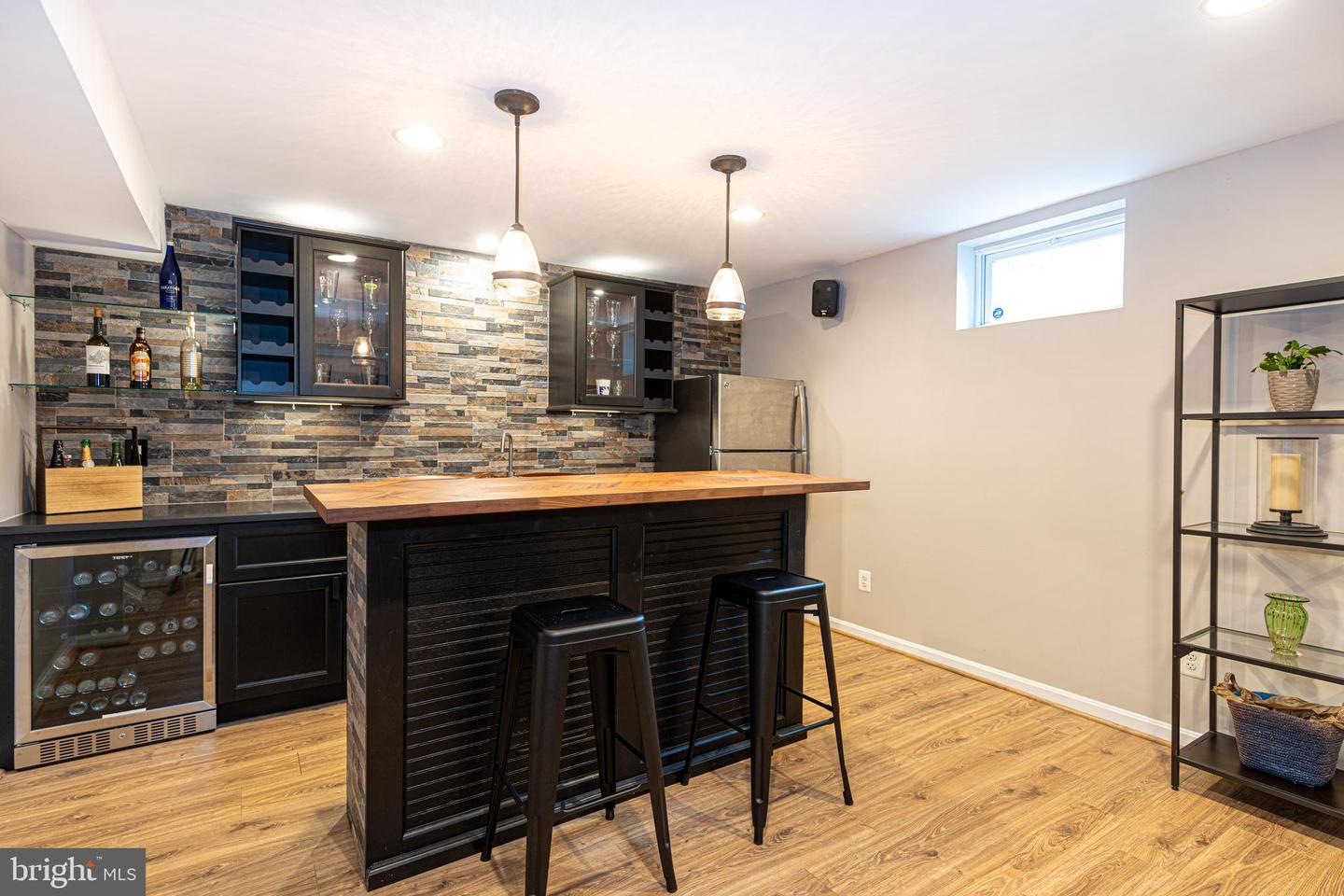 9707 S PARK CIR, FAIRFAX STATION, Virginia 22039, 5 Bedrooms Bedrooms, ,3 BathroomsBathrooms,Residential,For sale,9707 S PARK CIR,VAFX2240332 MLS # VAFX2240332