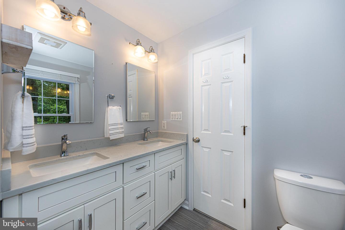 9707 S PARK CIR, FAIRFAX STATION, Virginia 22039, 5 Bedrooms Bedrooms, ,3 BathroomsBathrooms,Residential,For sale,9707 S PARK CIR,VAFX2240332 MLS # VAFX2240332