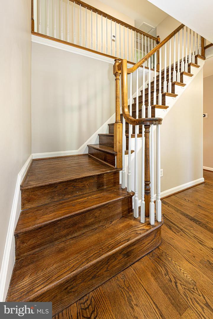 9707 S PARK CIR, FAIRFAX STATION, Virginia 22039, 5 Bedrooms Bedrooms, ,3 BathroomsBathrooms,Residential,For sale,9707 S PARK CIR,VAFX2240332 MLS # VAFX2240332