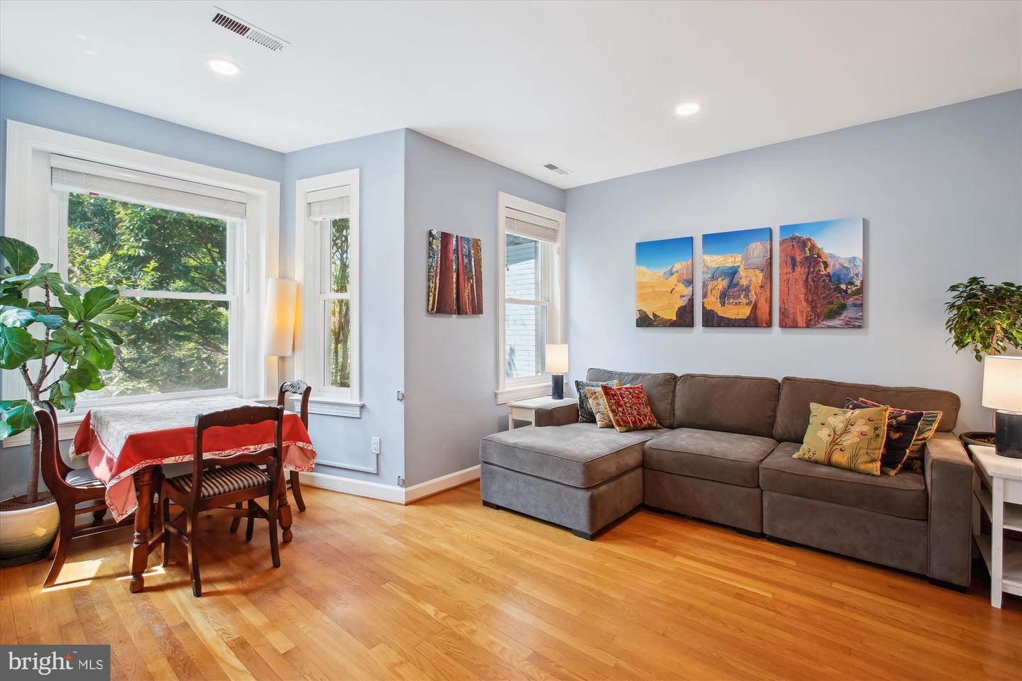1725 WILLARD ST NW #3, WASHINGTON, District Of Columbia 20009, 2 Bedrooms Bedrooms, ,1 BathroomBathrooms,Residential,For sale,1725 WILLARD ST NW #3,DCDC2200832 MLS # DCDC2200832