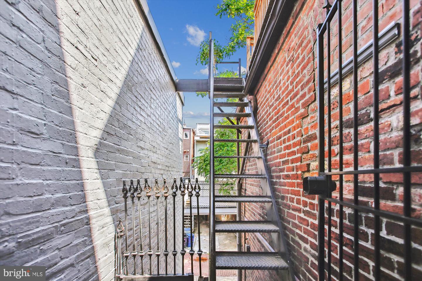 1725 WILLARD ST NW #3, WASHINGTON, District Of Columbia 20009, 2 Bedrooms Bedrooms, ,1 BathroomBathrooms,Residential,For sale,1725 WILLARD ST NW #3,DCDC2200832 MLS # DCDC2200832