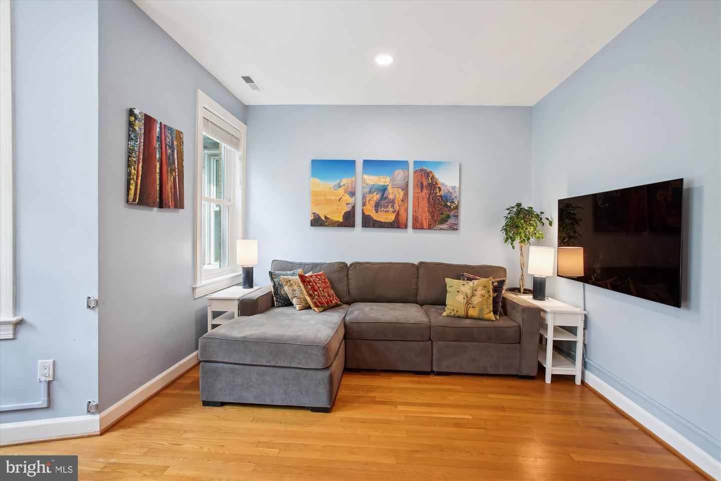 1725 WILLARD ST NW #3, WASHINGTON, District Of Columbia 20009, 2 Bedrooms Bedrooms, ,1 BathroomBathrooms,Residential,For sale,1725 WILLARD ST NW #3,DCDC2200832 MLS # DCDC2200832