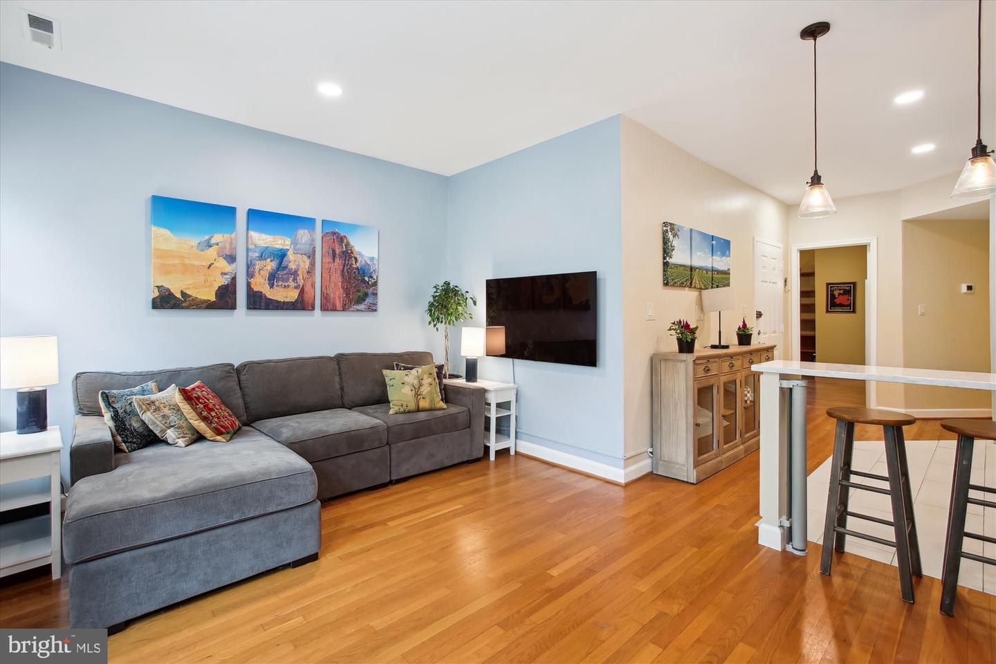 1725 WILLARD ST NW #3, WASHINGTON, District Of Columbia 20009, 2 Bedrooms Bedrooms, ,1 BathroomBathrooms,Residential,For sale,1725 WILLARD ST NW #3,DCDC2200832 MLS # DCDC2200832