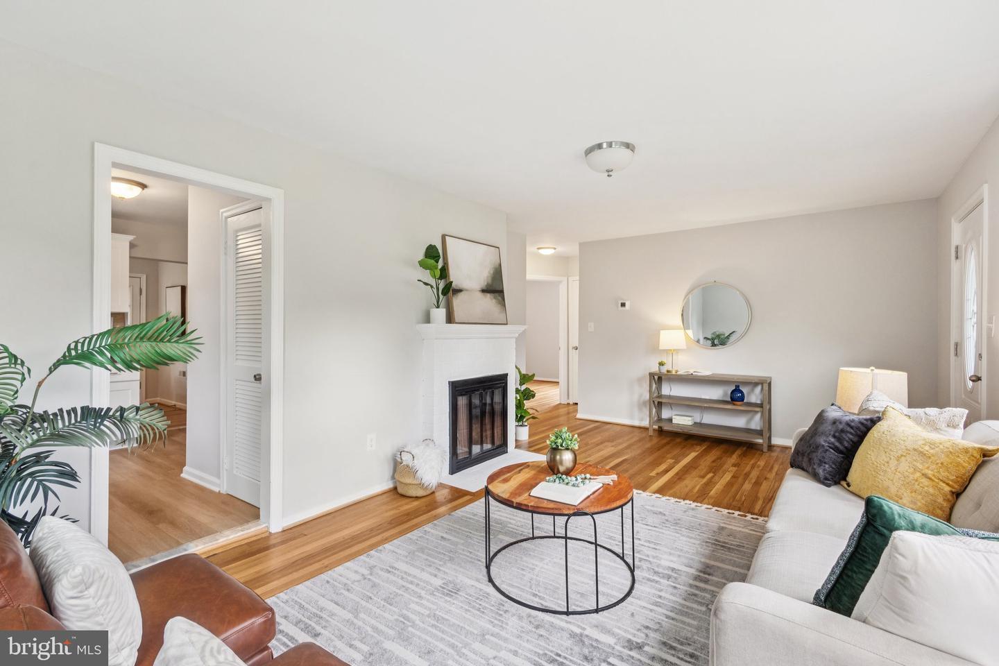3112 ANNANDALE RD, FALLS CHURCH, Virginia 22042, 4 Bedrooms Bedrooms, ,2 BathroomsBathrooms,Residential,For sale,3112 ANNANDALE RD,VAFX2241490 MLS # VAFX2241490