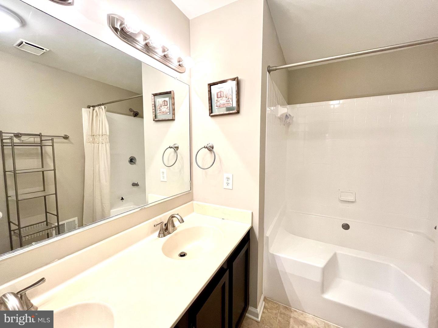 6904 COMPTON LN, CENTREVILLE, Virginia 20121, 4 Bedrooms Bedrooms, ,3 BathroomsBathrooms,Residential,For sale,6904 COMPTON LN,VAFX2242384 MLS # VAFX2242384