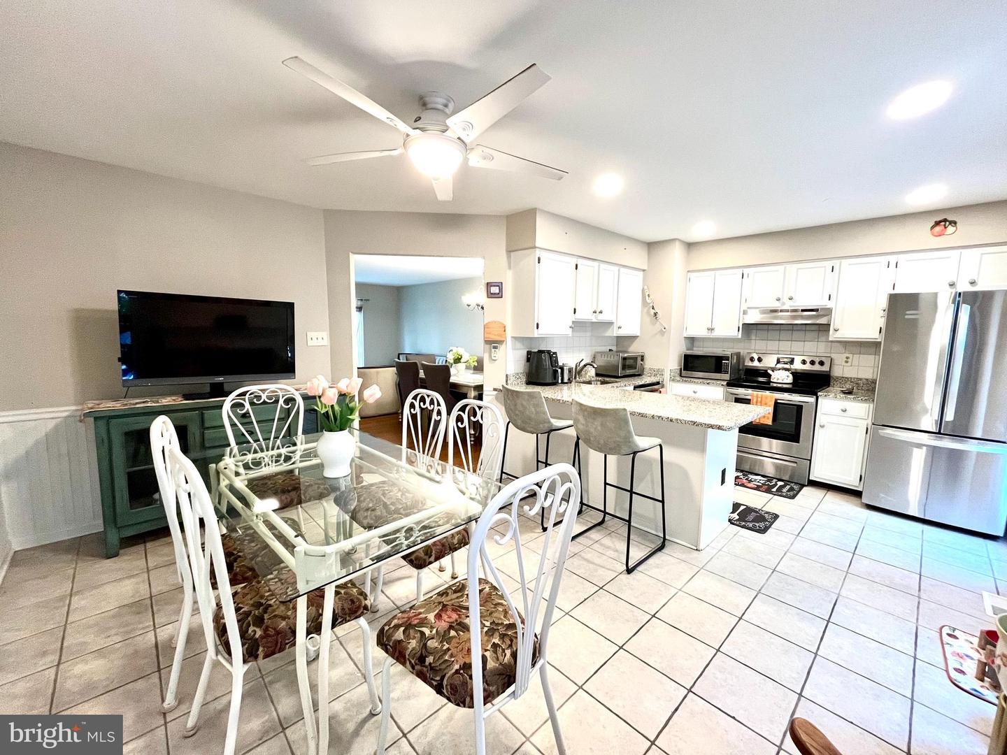 6904 COMPTON LN, CENTREVILLE, Virginia 20121, 4 Bedrooms Bedrooms, ,3 BathroomsBathrooms,Residential,For sale,6904 COMPTON LN,VAFX2242384 MLS # VAFX2242384