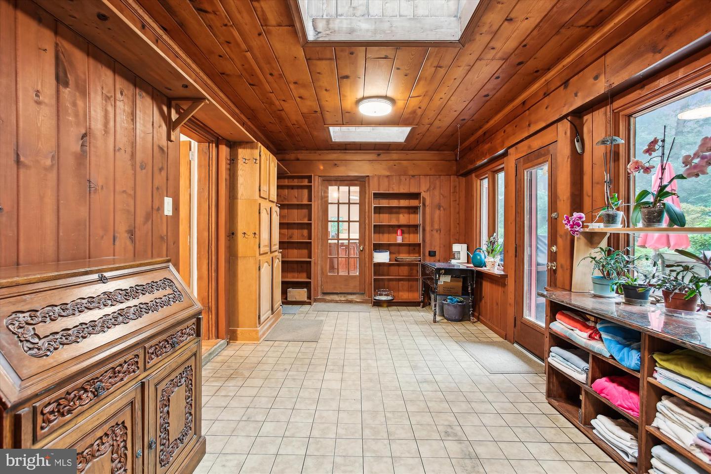 6662 VAN WINKLE DR, FALLS CHURCH, Virginia 22044, 4 Bedrooms Bedrooms, ,3 BathroomsBathrooms,Residential,For sale,6662 VAN WINKLE DR,VAFX2242420 MLS # VAFX2242420