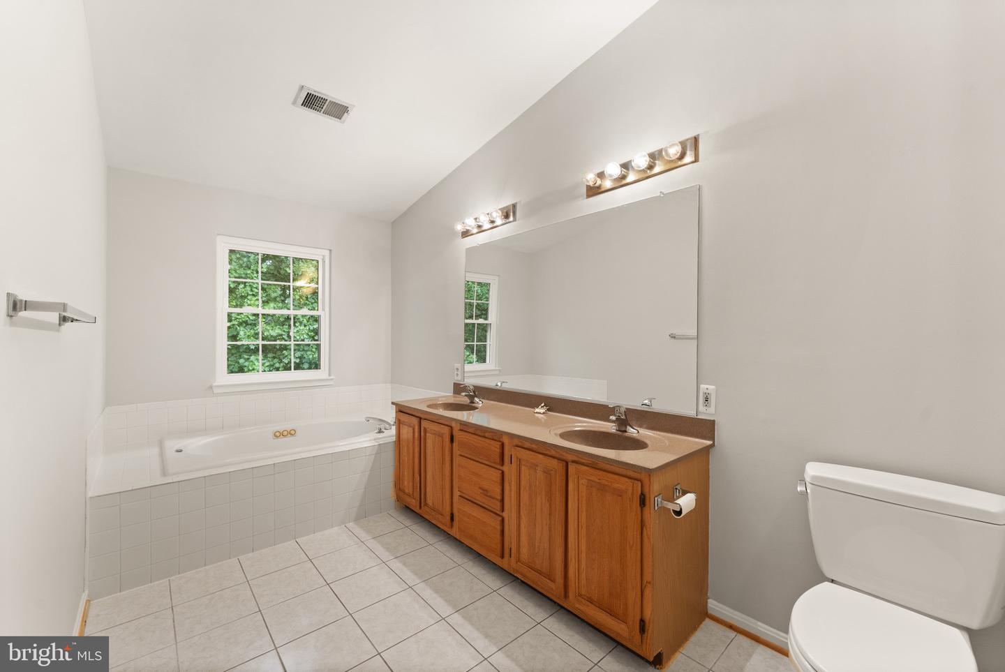 4339 RUNABOUT LN #178, FAIRFAX, Virginia 22030, 3 Bedrooms Bedrooms, ,2 BathroomsBathrooms,Residential,For sale,4339 RUNABOUT LN #178,VAFX2242602 MLS # VAFX2242602