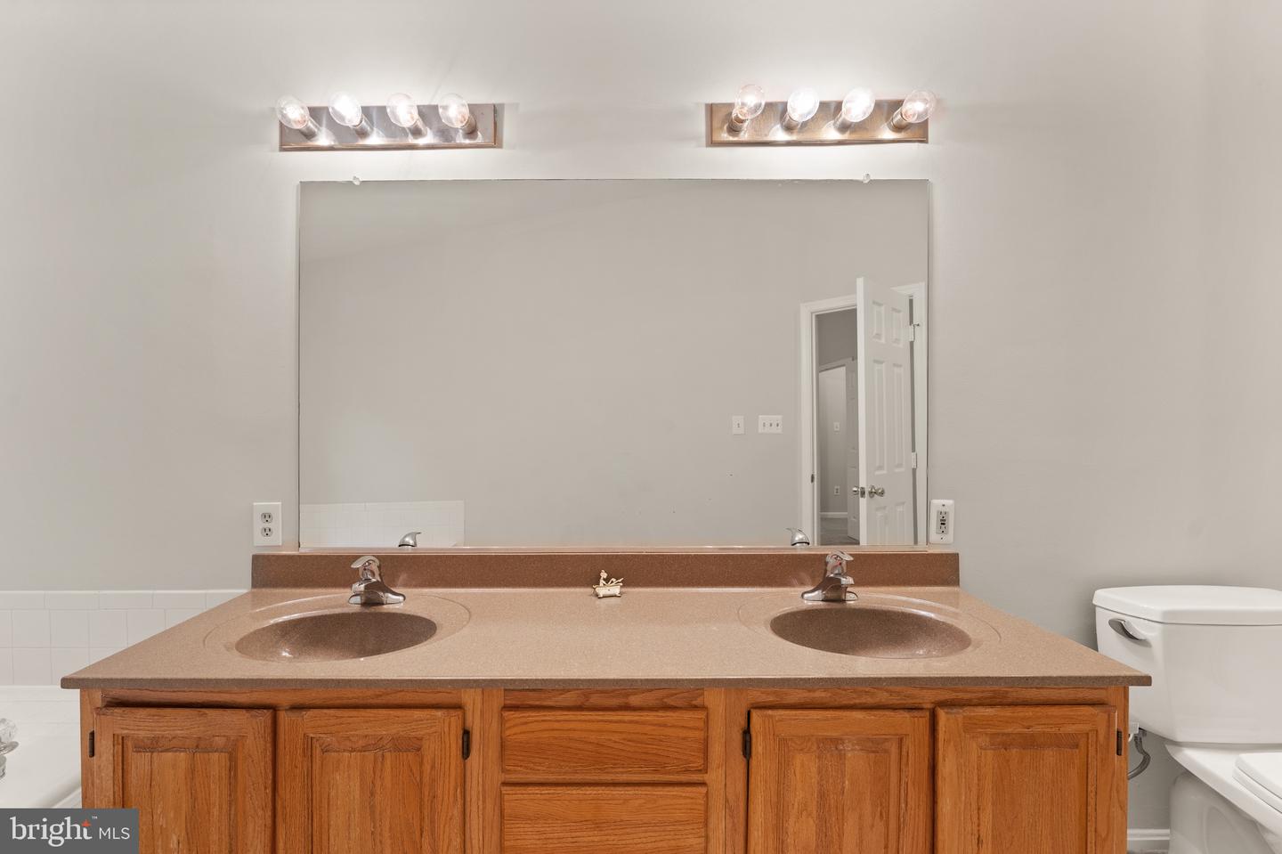 4339 RUNABOUT LN #178, FAIRFAX, Virginia 22030, 3 Bedrooms Bedrooms, ,2 BathroomsBathrooms,Residential,For sale,4339 RUNABOUT LN #178,VAFX2242602 MLS # VAFX2242602