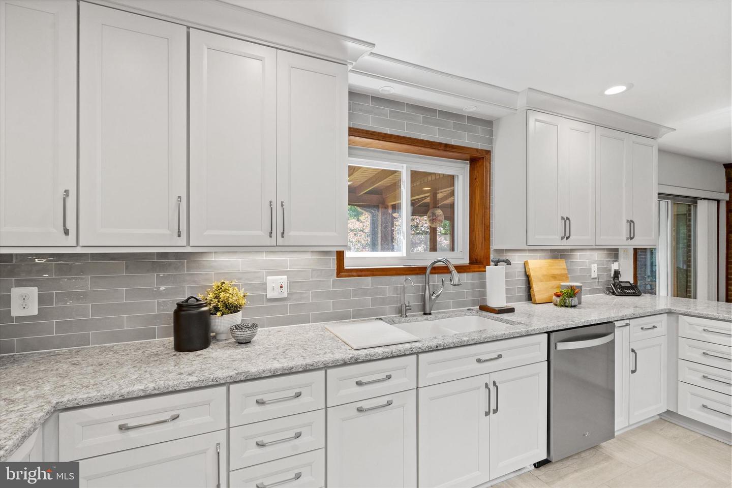 10060 HAMPTON RD, FAIRFAX STATION, Virginia 22039, 5 Bedrooms Bedrooms, ,5 BathroomsBathrooms,Residential,For sale,10060 HAMPTON RD,VAFX2242684 MLS # VAFX2242684