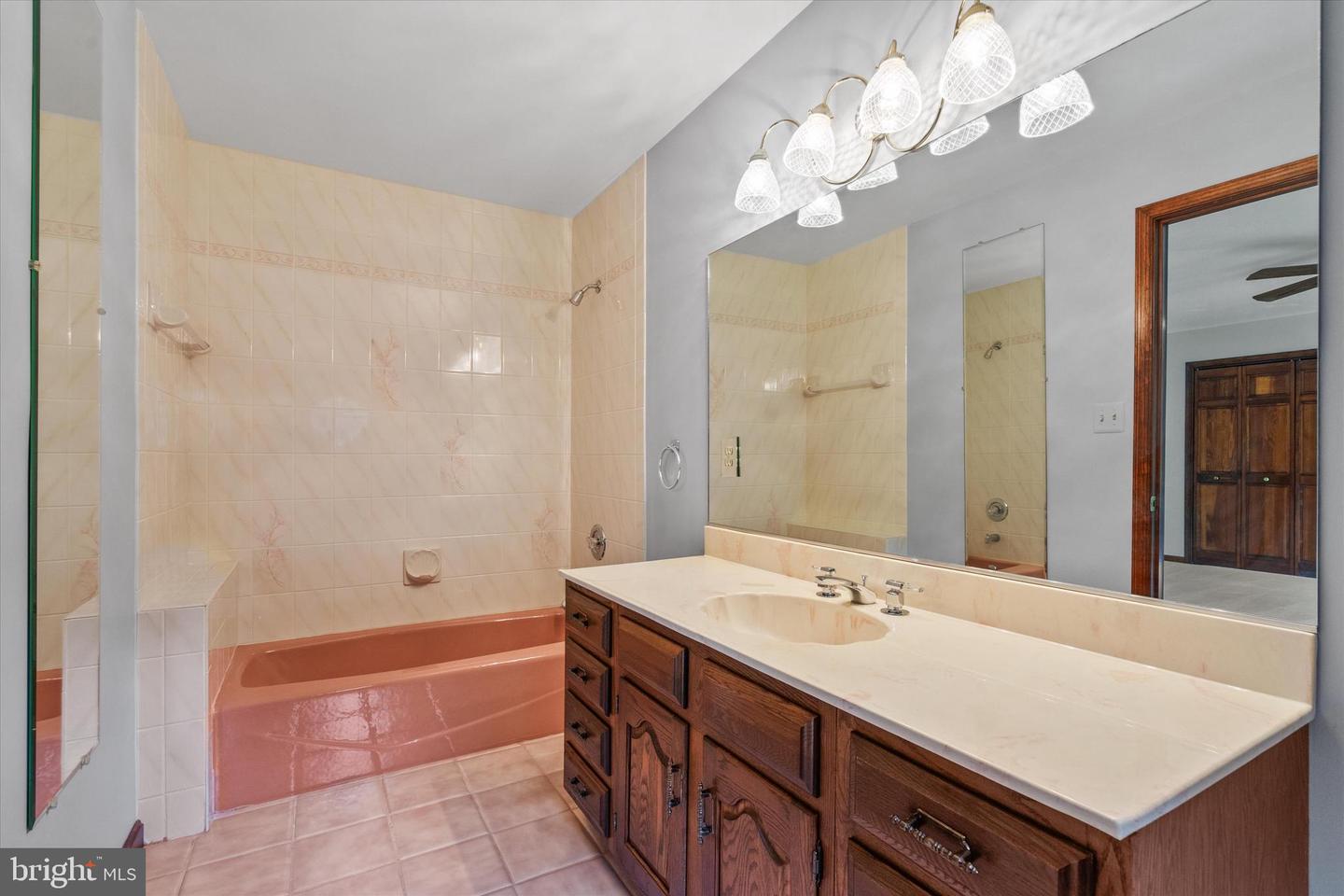 10060 HAMPTON RD, FAIRFAX STATION, Virginia 22039, 5 Bedrooms Bedrooms, ,5 BathroomsBathrooms,Residential,For sale,10060 HAMPTON RD,VAFX2242684 MLS # VAFX2242684