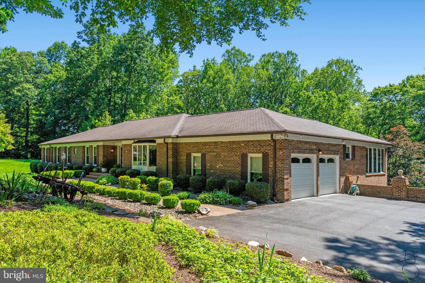 10060 HAMPTON RD, FAIRFAX STATION, Virginia 22039, 5 Bedrooms Bedrooms, ,5 BathroomsBathrooms,Residential,For sale,10060 HAMPTON RD,VAFX2242684 MLS # VAFX2242684