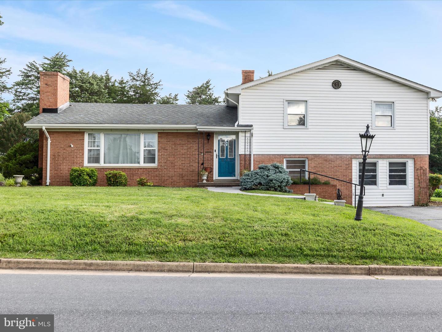 817 LAURIE DR, STRASBURG, Virginia 22657, 4 Bedrooms Bedrooms, ,2 BathroomsBathrooms,Residential,For sale,817 LAURIE DR,VASH2011550 MLS # VASH2011550