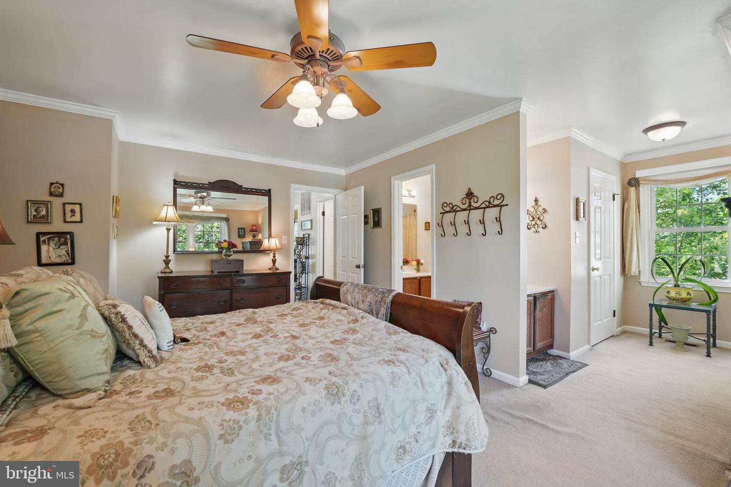 6090 CROWN ROYAL CIR, ALEXANDRIA, Virginia 22310, 3 Bedrooms Bedrooms, ,2 BathroomsBathrooms,Residential,For sale,6090 CROWN ROYAL CIR,VAFX2242988 MLS # VAFX2242988