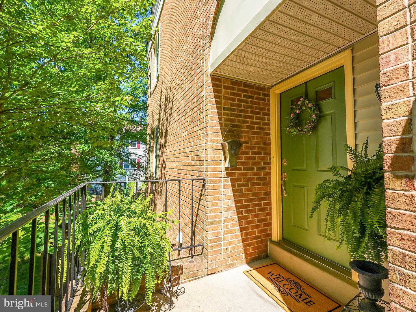 6090 CROWN ROYAL CIR, ALEXANDRIA, Virginia 22310, 3 Bedrooms Bedrooms, ,2 BathroomsBathrooms,Residential,For sale,6090 CROWN ROYAL CIR,VAFX2242988 MLS # VAFX2242988
