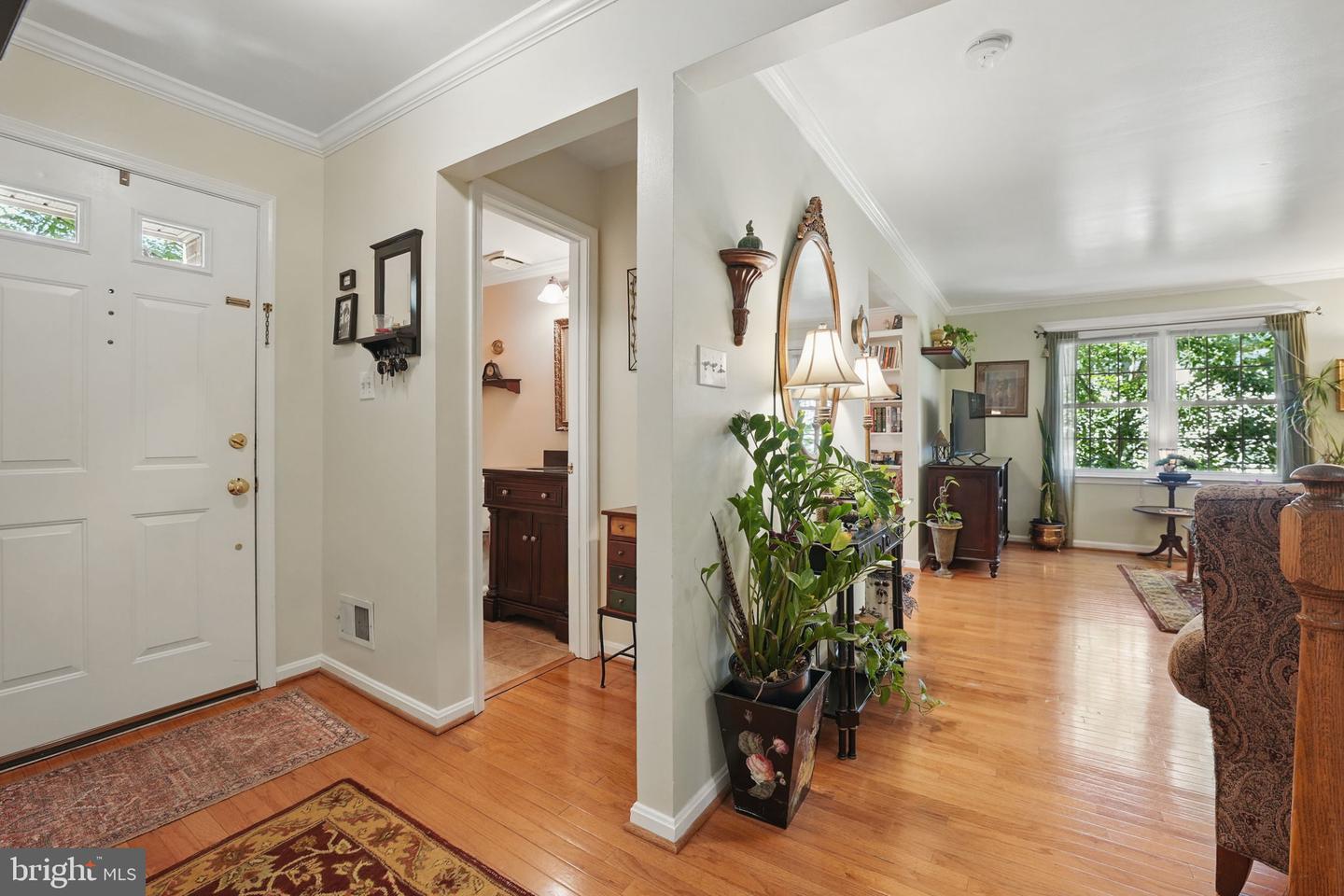 6090 CROWN ROYAL CIR, ALEXANDRIA, Virginia 22310, 3 Bedrooms Bedrooms, ,2 BathroomsBathrooms,Residential,For sale,6090 CROWN ROYAL CIR,VAFX2242988 MLS # VAFX2242988