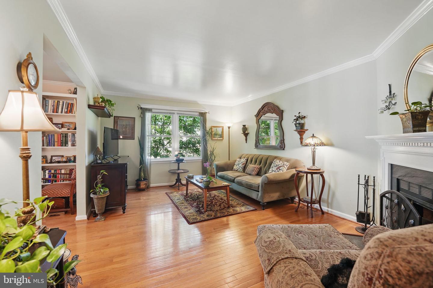 6090 CROWN ROYAL CIR, ALEXANDRIA, Virginia 22310, 3 Bedrooms Bedrooms, ,2 BathroomsBathrooms,Residential,For sale,6090 CROWN ROYAL CIR,VAFX2242988 MLS # VAFX2242988