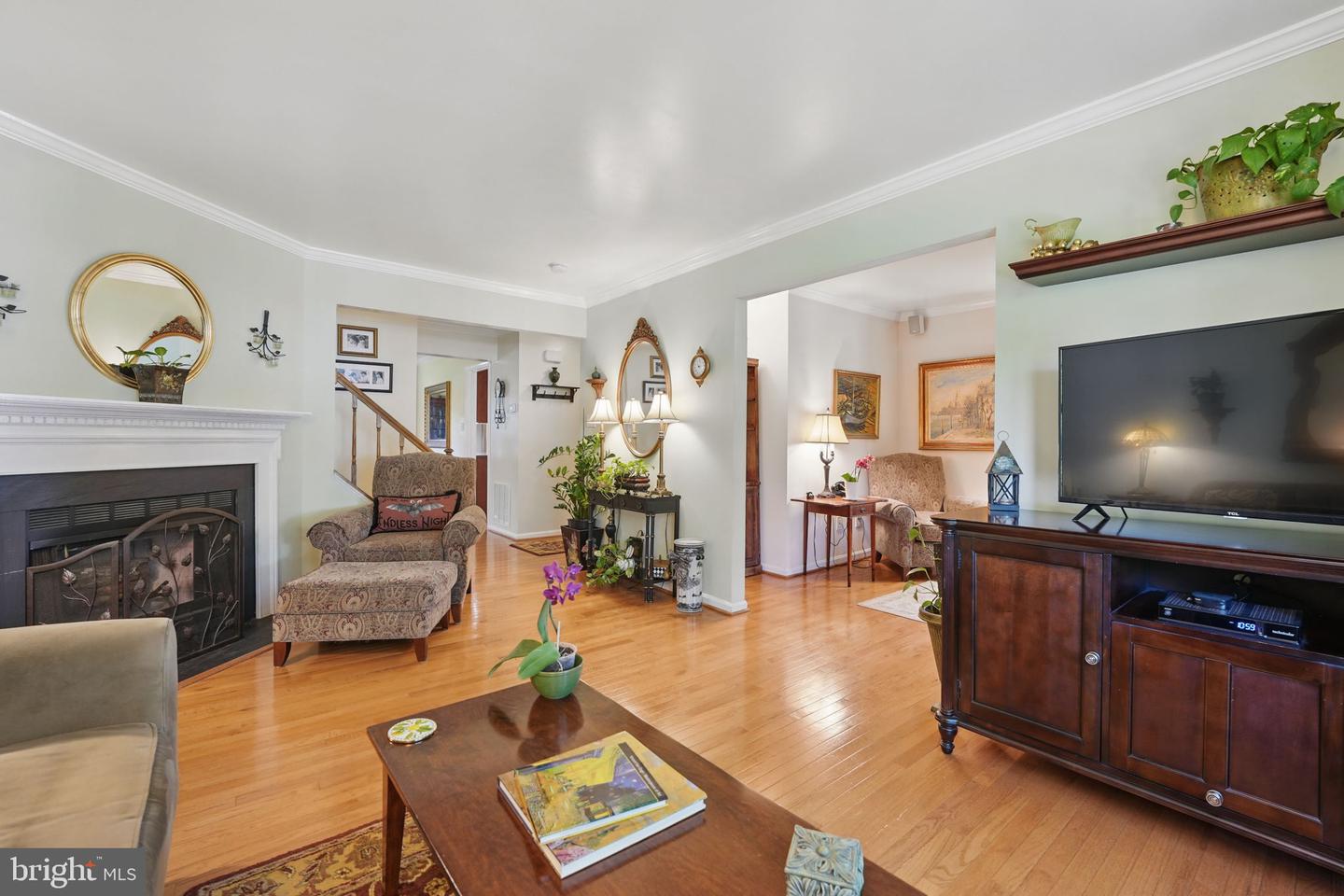 6090 CROWN ROYAL CIR, ALEXANDRIA, Virginia 22310, 3 Bedrooms Bedrooms, ,2 BathroomsBathrooms,Residential,For sale,6090 CROWN ROYAL CIR,VAFX2242988 MLS # VAFX2242988