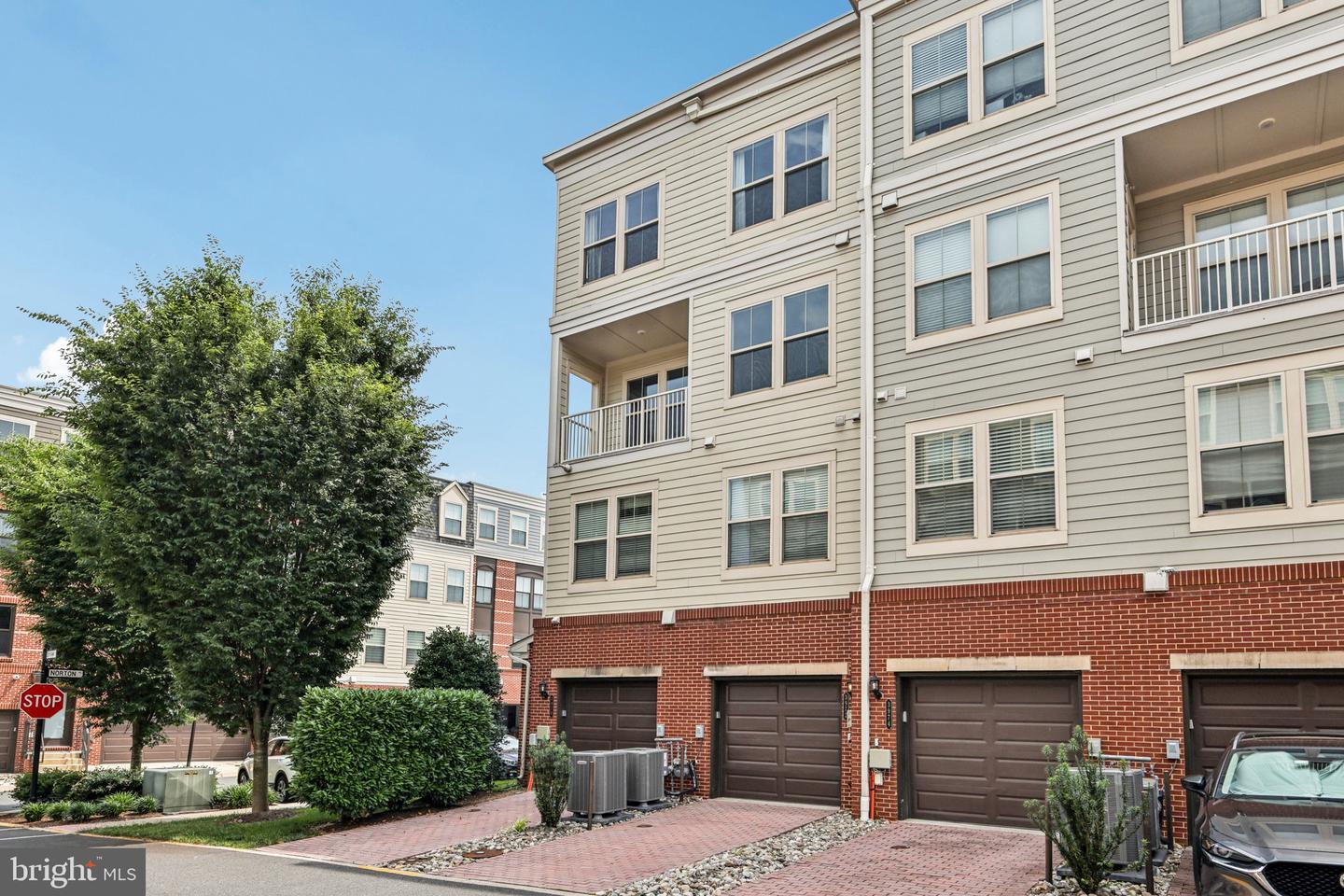 3972 NORTON PL, FAIRFAX, Virginia 22030, 3 Bedrooms Bedrooms, ,2 BathroomsBathrooms,Residential,For sale,3972 NORTON PL,VAFC2006388 MLS # VAFC2006388