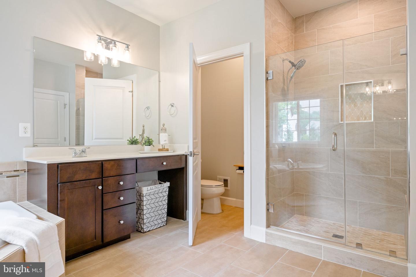 415 YEONAS DR SW, VIENNA, Virginia 22180, 5 Bedrooms Bedrooms, ,4 BathroomsBathrooms,Residential,For sale,415 YEONAS DR SW,VAFX2243630 MLS # VAFX2243630