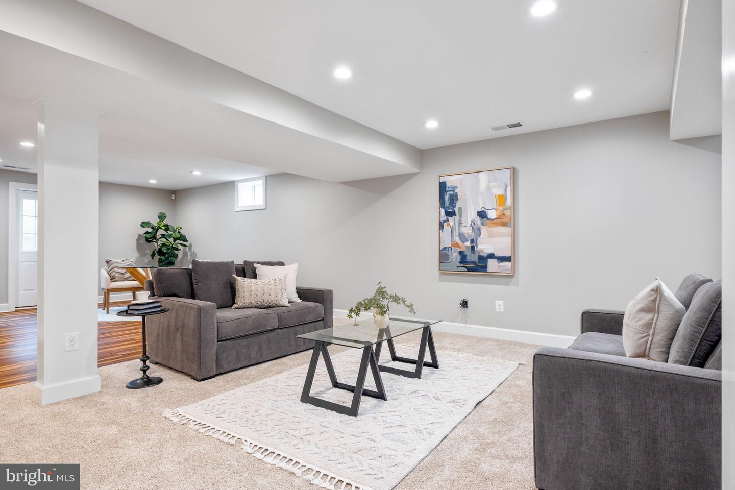 415 YEONAS DR SW, VIENNA, Virginia 22180, 5 Bedrooms Bedrooms, ,4 BathroomsBathrooms,Residential,For sale,415 YEONAS DR SW,VAFX2243630 MLS # VAFX2243630
