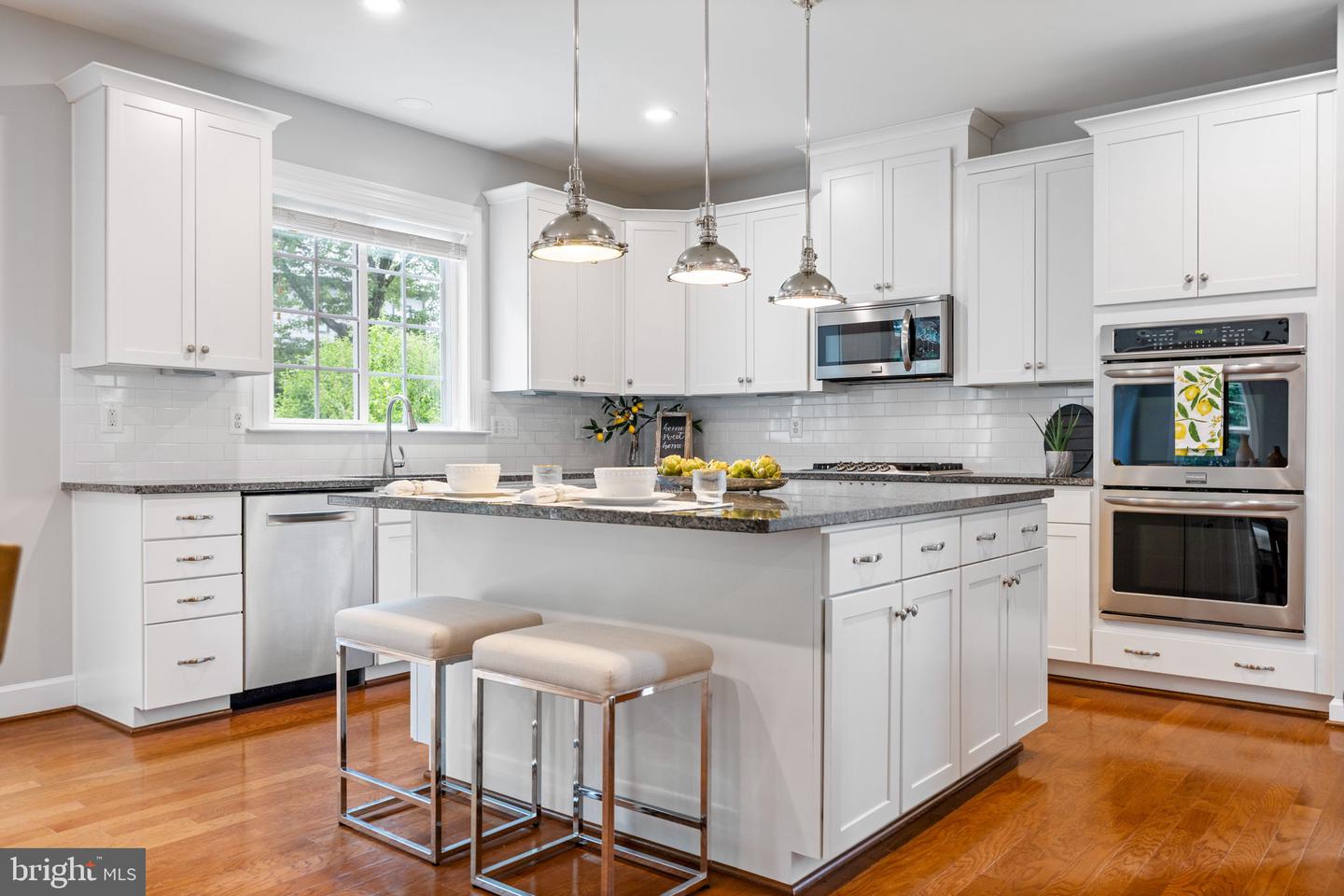 415 YEONAS DR SW, VIENNA, Virginia 22180, 5 Bedrooms Bedrooms, ,4 BathroomsBathrooms,Residential,For sale,415 YEONAS DR SW,VAFX2243630 MLS # VAFX2243630