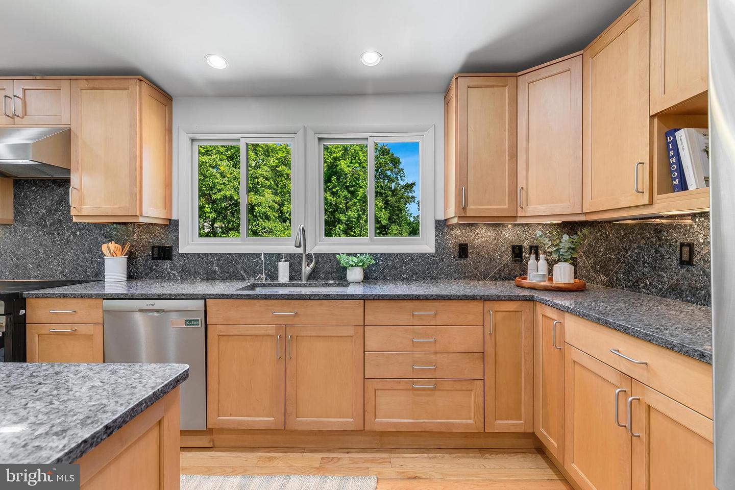 5425 AYLOR RD, FAIRFAX, Virginia 22032, 5 Bedrooms Bedrooms, ,2 BathroomsBathrooms,Residential,For sale,5425 AYLOR RD,VAFX2244090 MLS # VAFX2244090