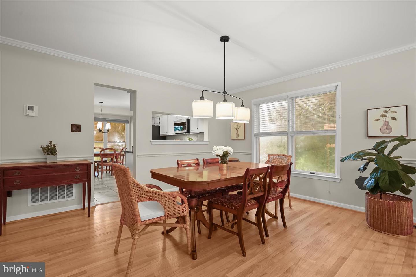 7510 WALNUT HILL LN, FALLS CHURCH, Virginia 22042, 4 Bedrooms Bedrooms, ,3 BathroomsBathrooms,Residential,For sale,7510 WALNUT HILL LN,VAFX2244446 MLS # VAFX2244446