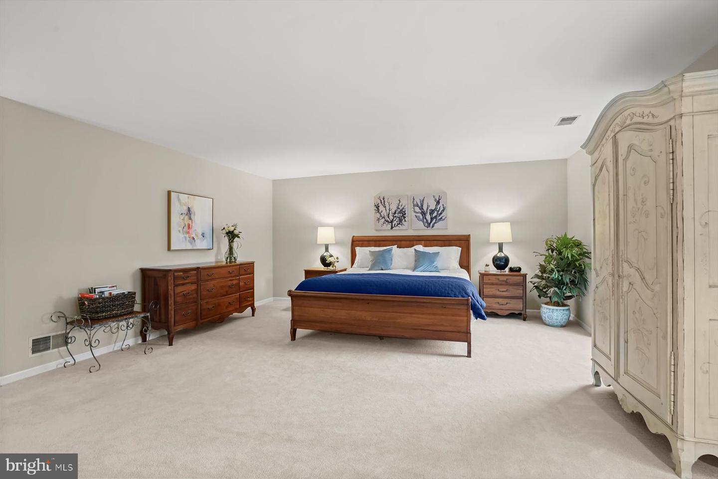 7510 WALNUT HILL LN, FALLS CHURCH, Virginia 22042, 4 Bedrooms Bedrooms, ,3 BathroomsBathrooms,Residential,For sale,7510 WALNUT HILL LN,VAFX2244446 MLS # VAFX2244446