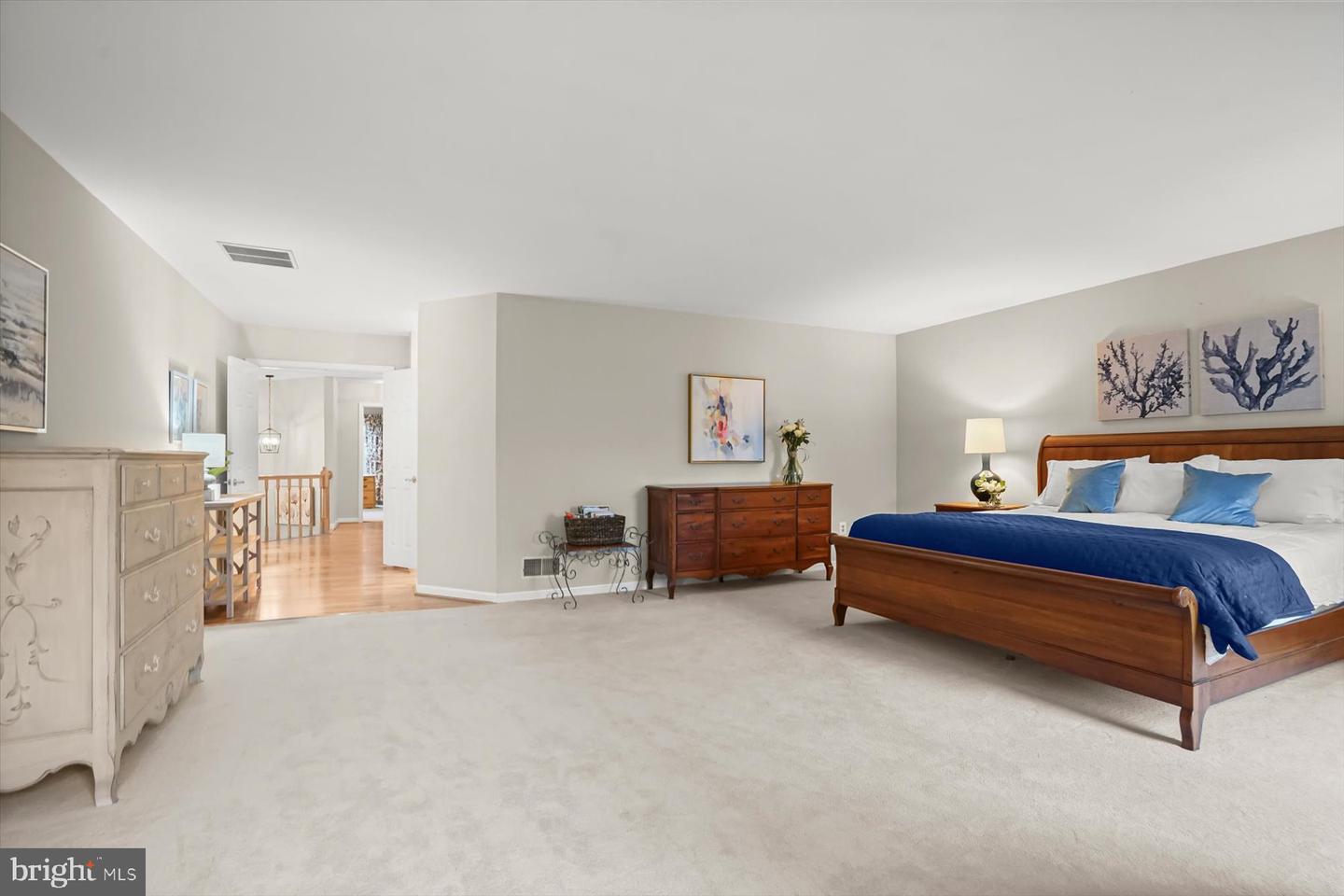7510 WALNUT HILL LN, FALLS CHURCH, Virginia 22042, 4 Bedrooms Bedrooms, ,3 BathroomsBathrooms,Residential,For sale,7510 WALNUT HILL LN,VAFX2244446 MLS # VAFX2244446